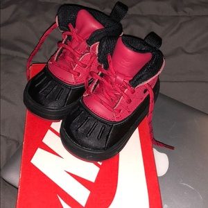 Unisex Nike sneaker boots